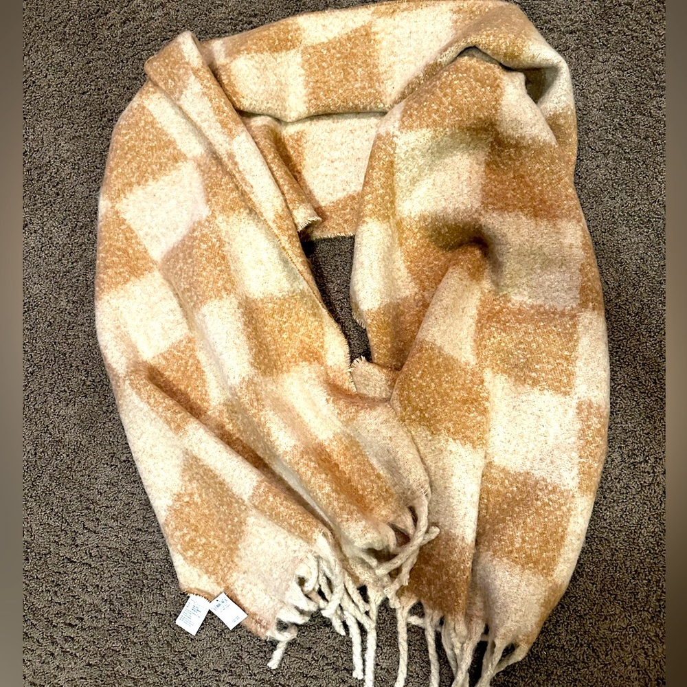 One size, large scarf